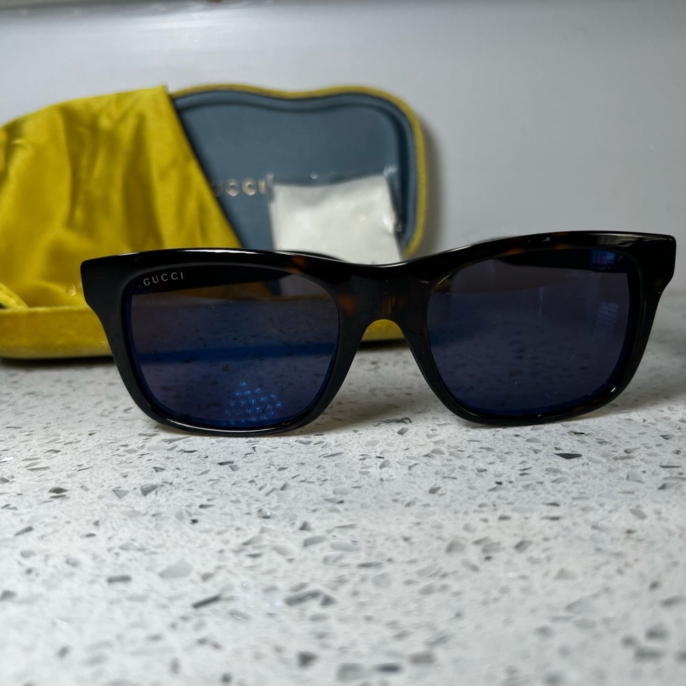 GUCCI Sunglasses with Lime Case